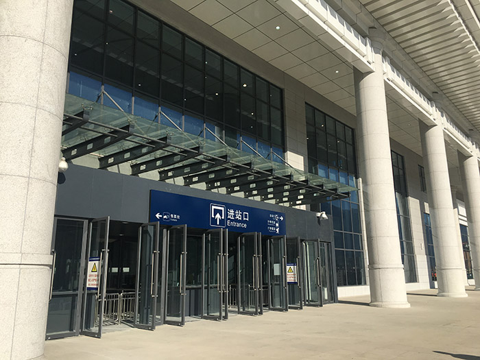 全國(guó)、省市政協(xié)委員體驗(yàn)蘭渝鐵路、視察階州廣場(chǎng)