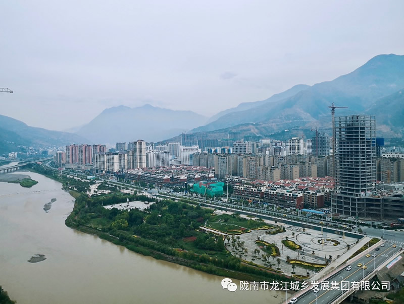 匠心傾注、喜封金頂——龍江?雙子座商住小區(qū)主體順利封頂