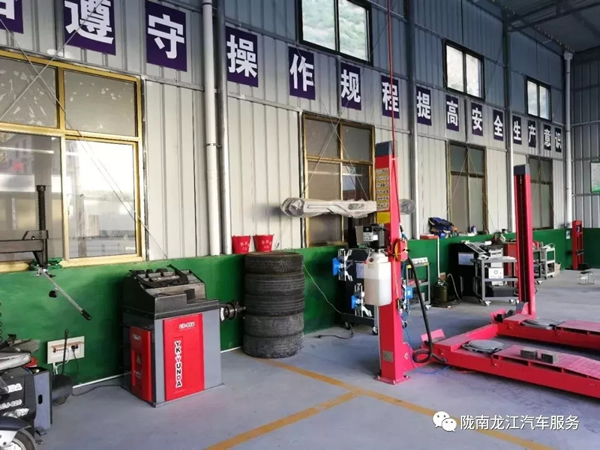 金錘鈑金，銀槍噴漆！龍江汽修值得信賴！