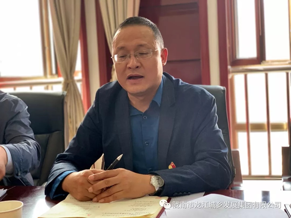 市龍江集團(tuán)“不忘初心、牢記使命”主題教育讀書(shū)班舉行結(jié)班式