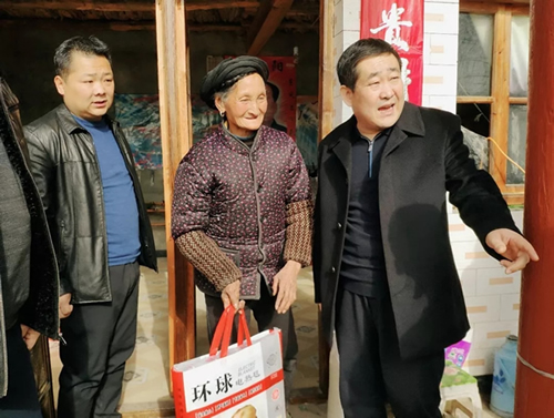 市龍江集團在文縣橋頭鎮(zhèn)安子坡村開展“解難題、辦實事、送溫暖”活動