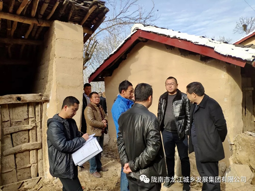 市龍江集團在文縣橋頭鎮(zhèn)安子坡村開展“解難題、辦實事、送溫暖”活動